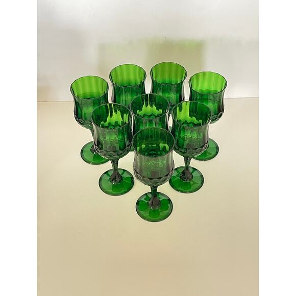 Set of 8 Green Plastic Wine Glasses 7 oz Reusable - Picture 1 of 9